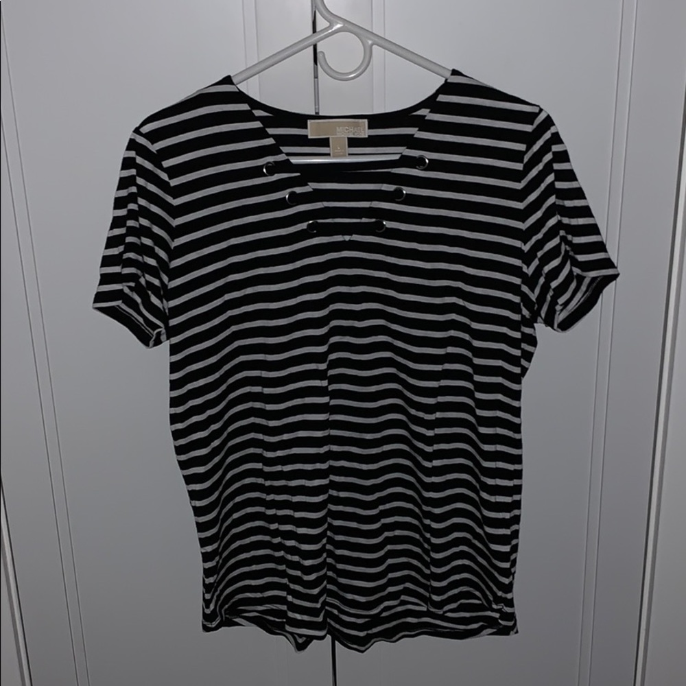 striped v neck short leave shirt